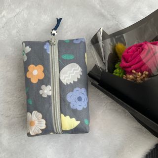 Tissue holder pouch