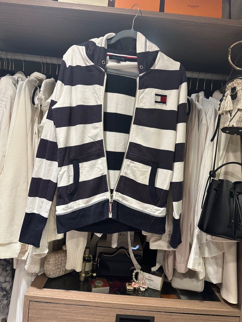Tommy Hilfiger Jacket (Category: Coats, Jackets and Outerwear) located in Baguio. Submitted by kimstyleessentials (Listing ID 1256454809, Image 1). Description: In good condition with signs of minimal wear So chic and lakas maka sosyal.