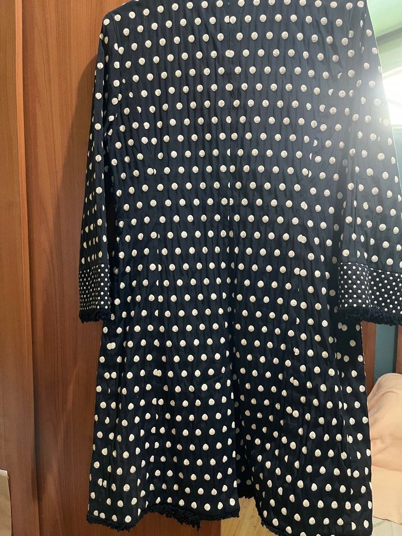TORY BURCH (Category: Coats, Jackets and Outerwear) located in Paranaque City. Submitted by msjam63 (Listing ID 1256312630, Image 2). Description: Authentic Tory Burch Coat Navy Blue Light not heavy Size 8 Negotiable for sure buyers.
