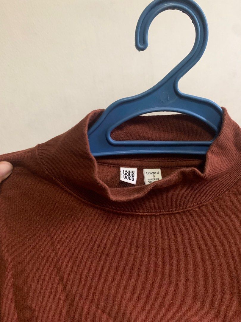 https://www.carousell.ph/p/uniqlo-u-mock-neck-sweater-1256324797/