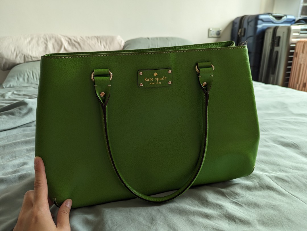 Kate Spade original with white tag (deep green), Luxury, Bags & Wallets on  Carousell