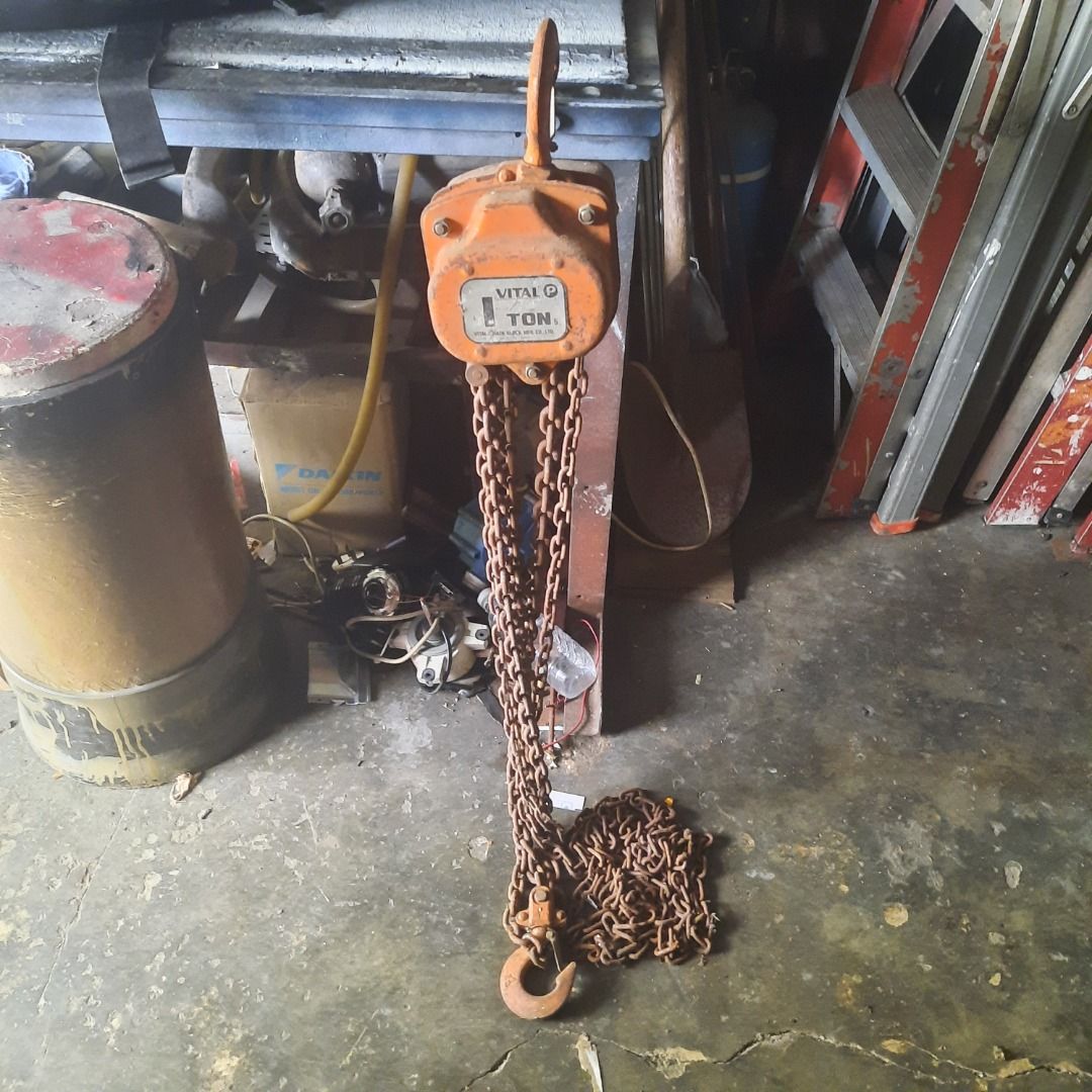Used 1 ton Vital chain block made in Japan, Services, Others on Carousell