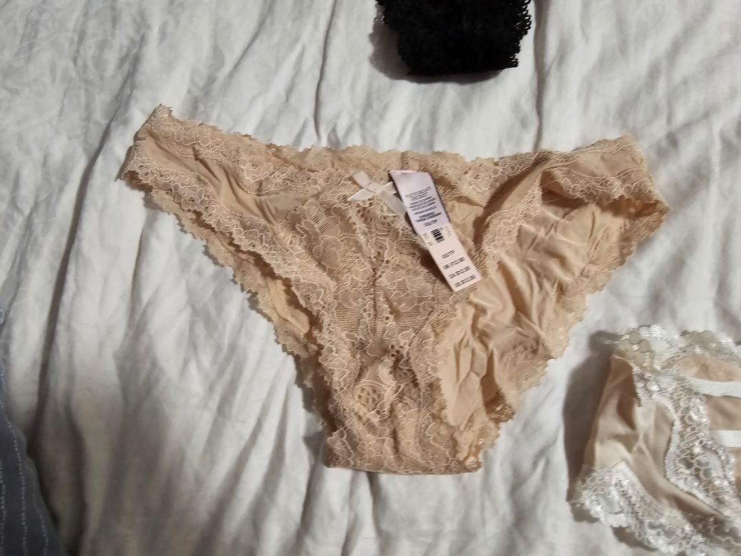 https://media.karousell.com/media/photos/products/2023/9/23/victoria_secret_underwear_xs_1695467496_d6118bdb_progressive.jpg