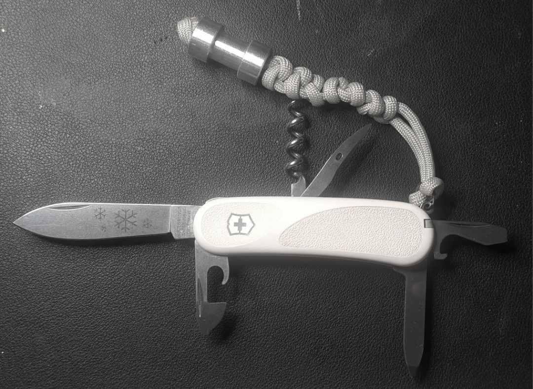 Limited Edition Victorinox 85mm EvoGrip 10 White Christmas Swiss