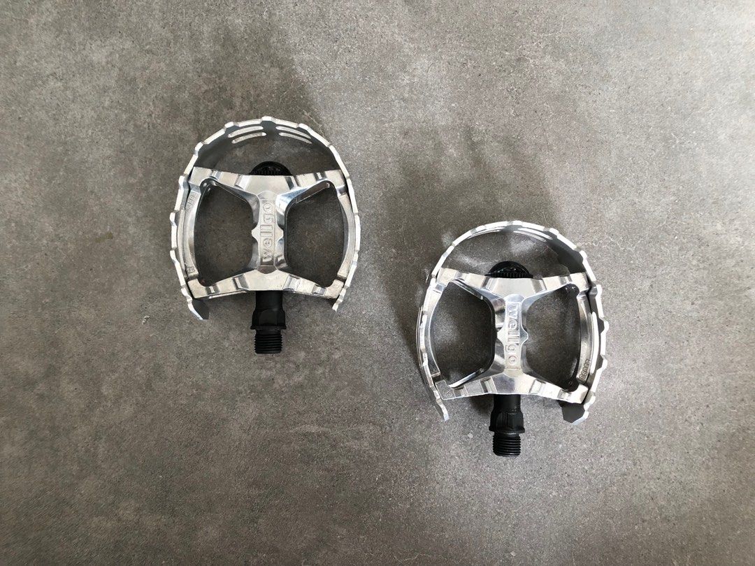 Vintage bear sales trap pedals