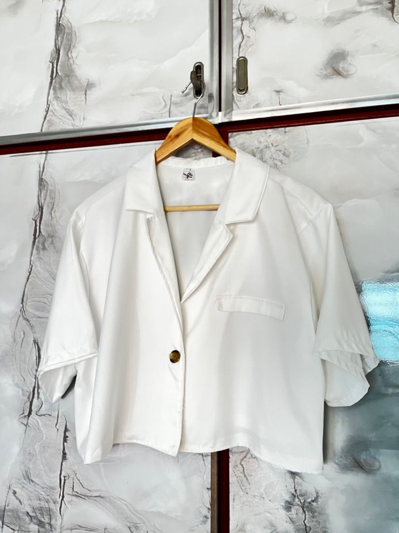 White cropped blazer