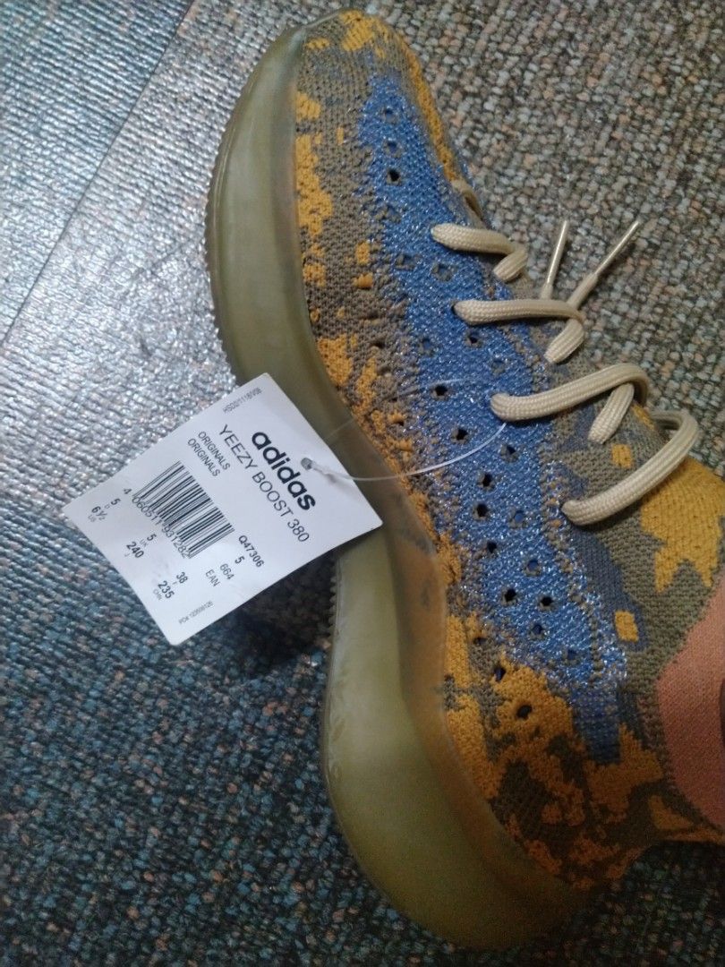 Yeezy380 can fit 6 or 7