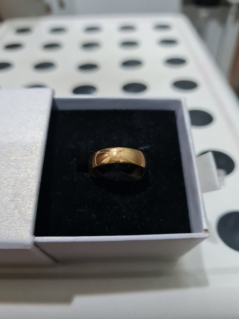 Gold plain discount band ring
