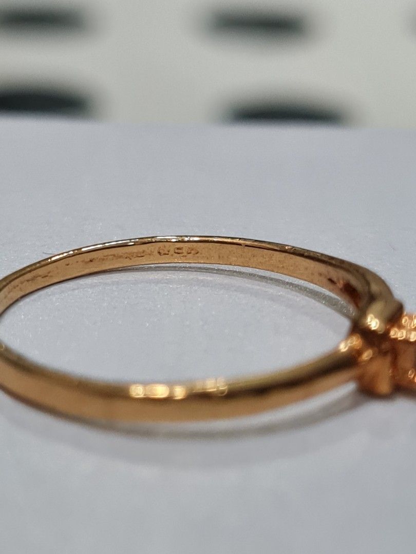 Gold ring store with small diamond