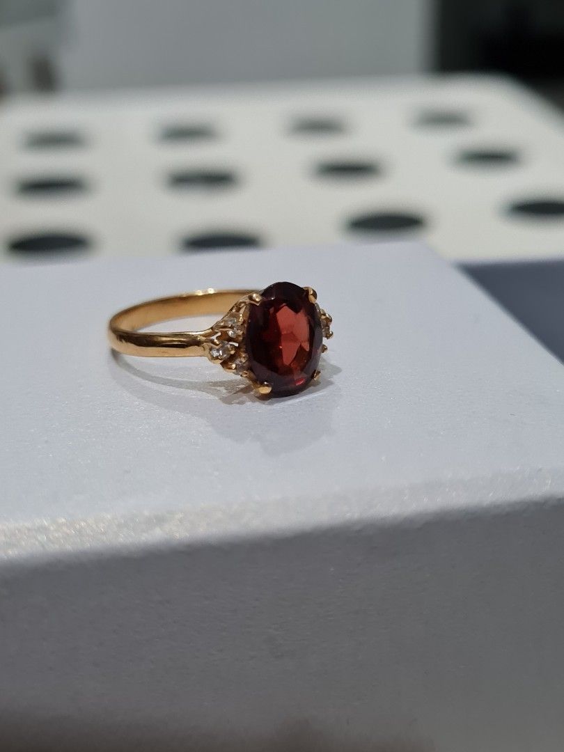 Gold garnet top