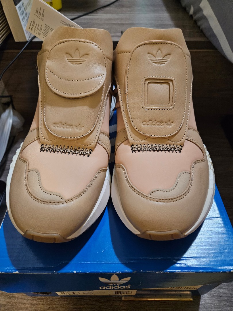 Adidas futurepacer us9.5, 男裝, 鞋, 波鞋- Carousell