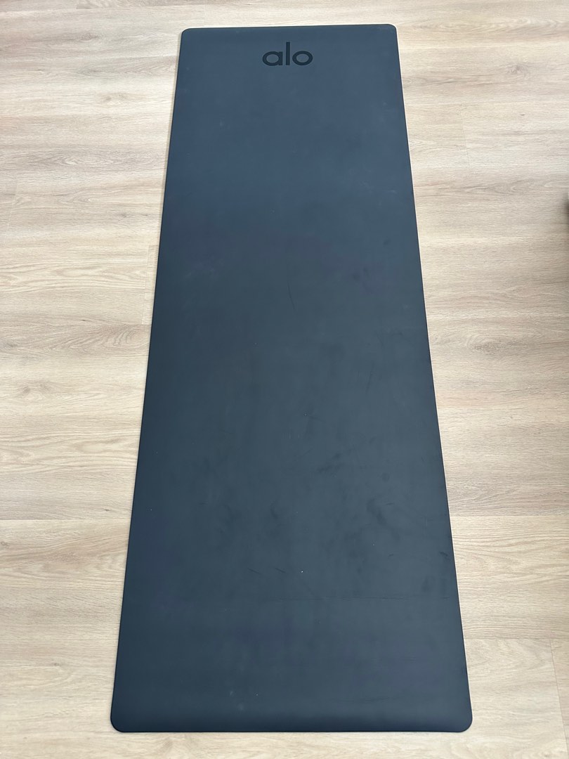 Alo yoga mat, 運動產品, 其他運動配件 Carousell