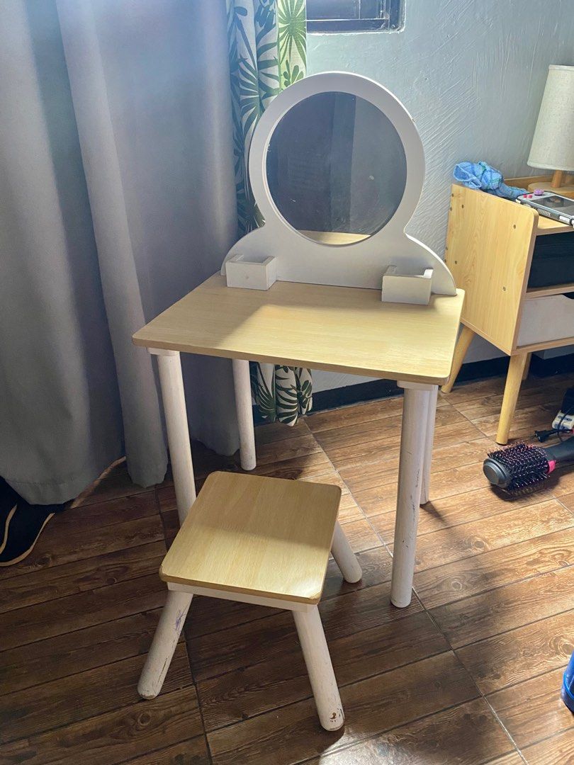 Kids wooden hot sale vanity table