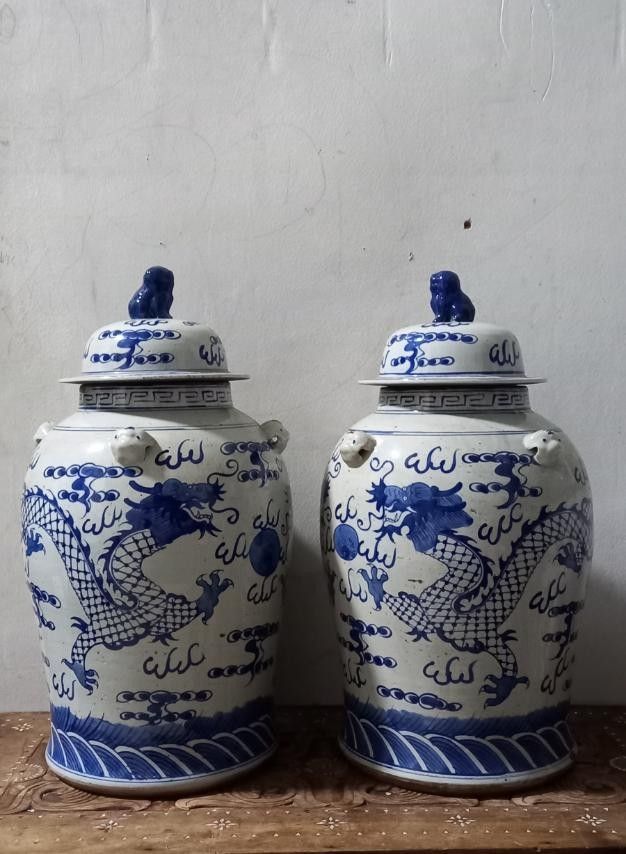 Antique porcelain Jar (Category: Vases & Decorative Bowls) located in Manila. Submitted by aikahzdm (Listing ID 1256563694, Image 1). Description: Fs, Antique blue and white porcelain pair dragon jar with Foodog on top. Good condition those who are Interested kindly sent my Inbox. 🙂 COD.