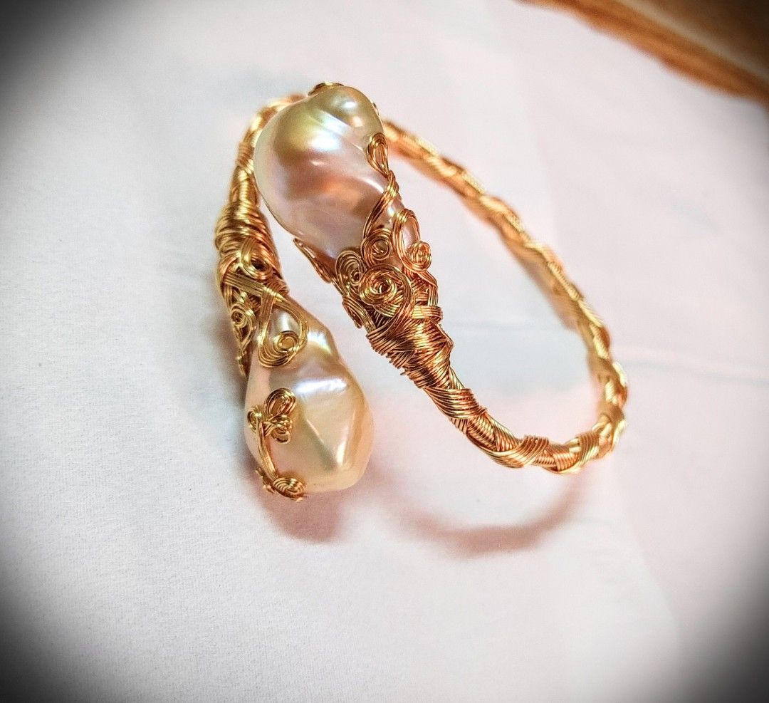 Beautiful monogram/pink gold LOUIS VUITTON Nanogram cuff, Women's Fashion,  Jewelry & Organisers, Precious Stones on Carousell