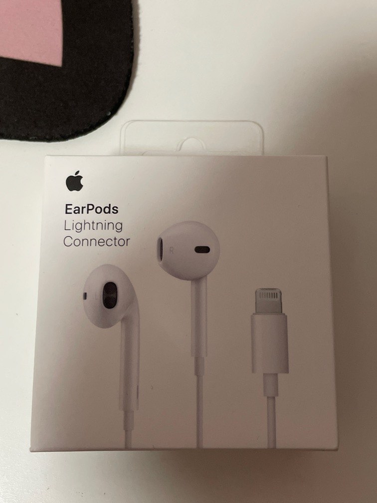 authentic wired apple headphones, Audio, Headphones & Headsets on Carousell