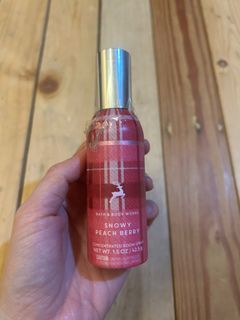 Bath and Body Snowy Peach Berry room spray