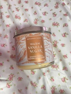 Bath and body works warm vanilla sugar scented candle