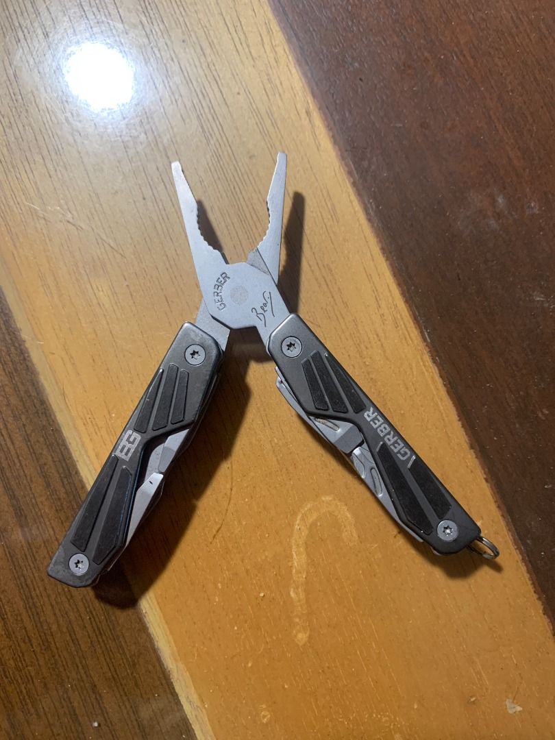 Bear grylls sales swiss army knife