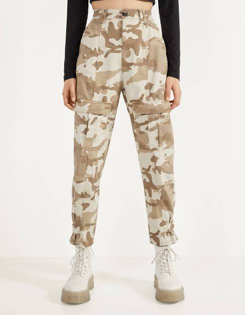 BERSHKA Camouflage Camo Cargos Cargo Pants, Women's Fashion, Bottoms ...