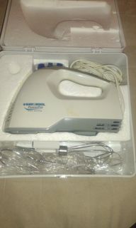 Black & Decker 5 speed hand held mixer . Model mx350 250 watt.