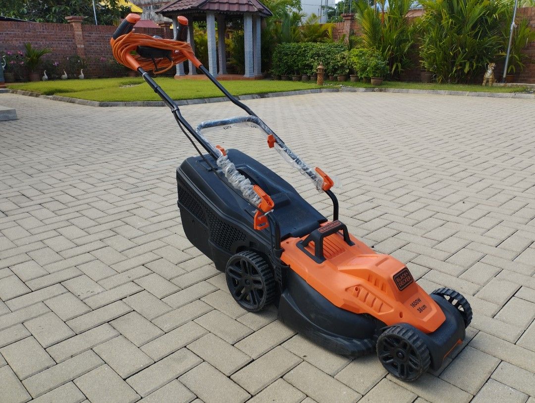 Black and Decker BEMW471BH 1600W 38cm Lawn Mower Electric Lawn