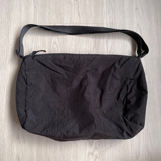 Le Sac Sport sling bag, Women's Fashion, Bags & Wallets, Cross-body Bags on  Carousell
