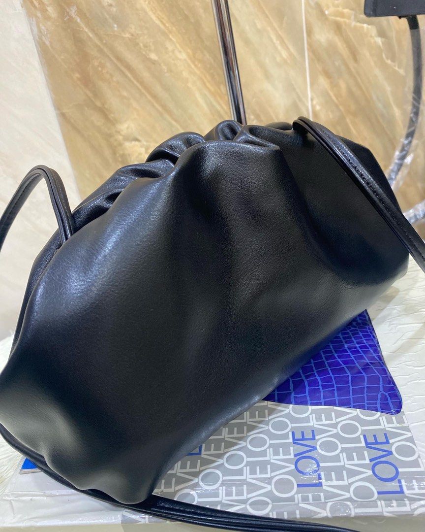 Bottega Veneta Pouch Leather Clutch Sling