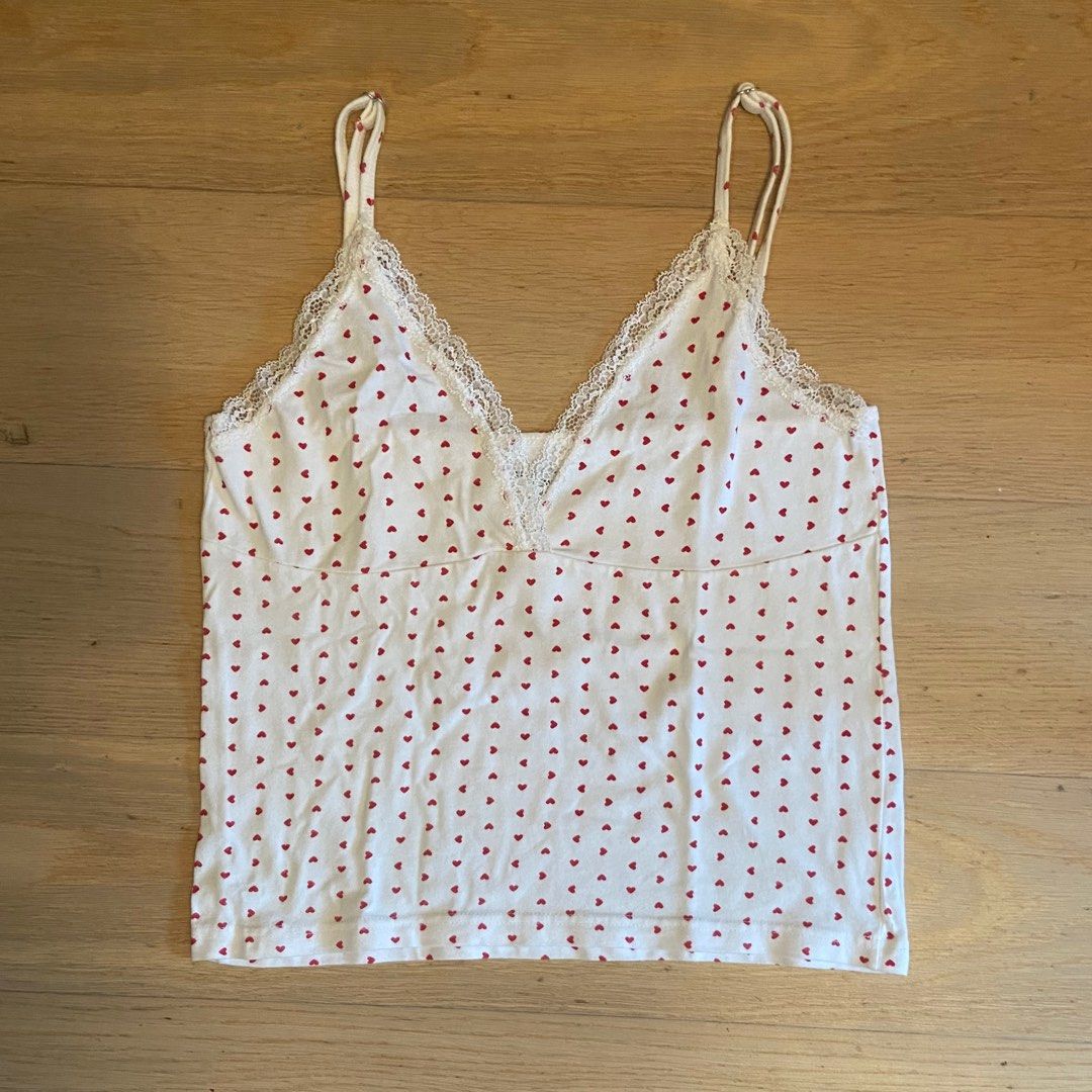brandy melville heart lace top, 女裝, 上衣, 背心- Carousell