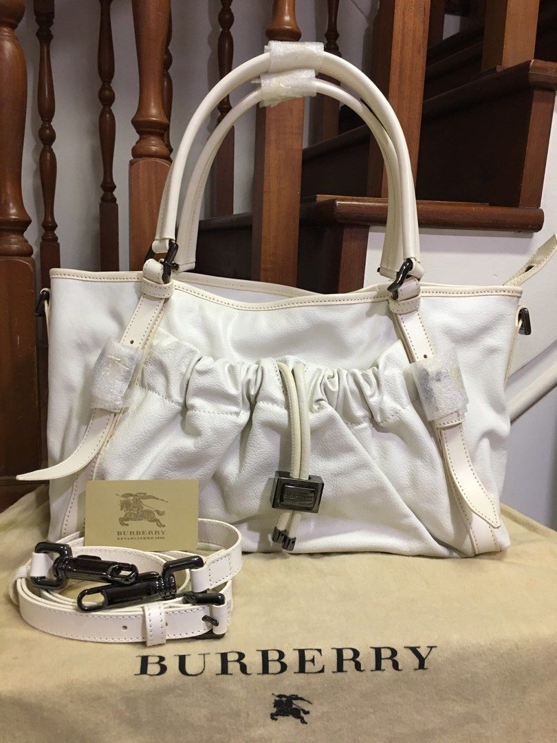 White best sale burberry purse