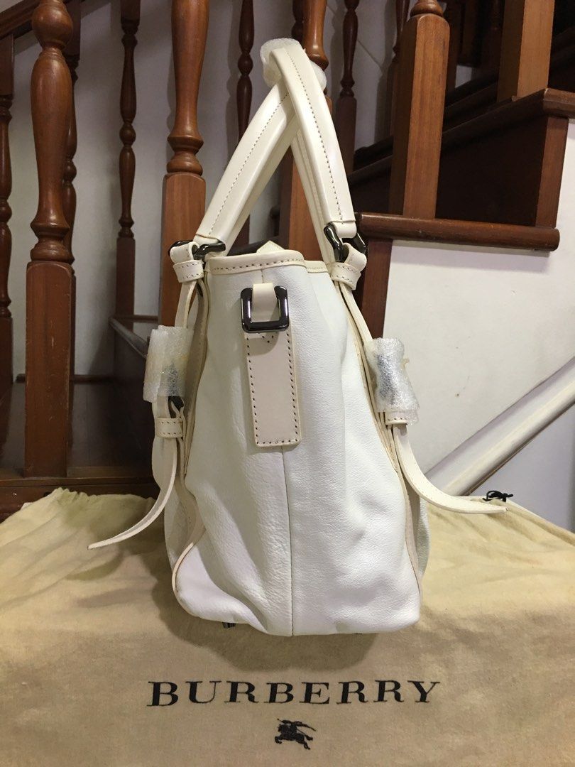 White best sale burberry purse
