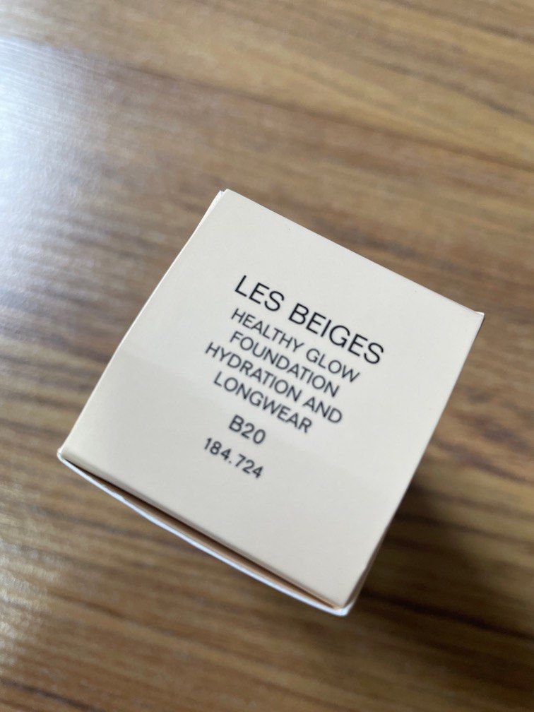 Chanel Les Beiges healthy glow foundation hydration & longwear