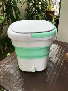Collapsible washing machine. Bought and never use. In good condition.