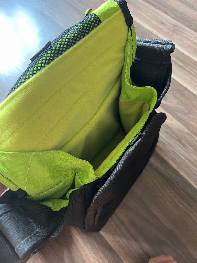 Crumpler sling sale camera bag