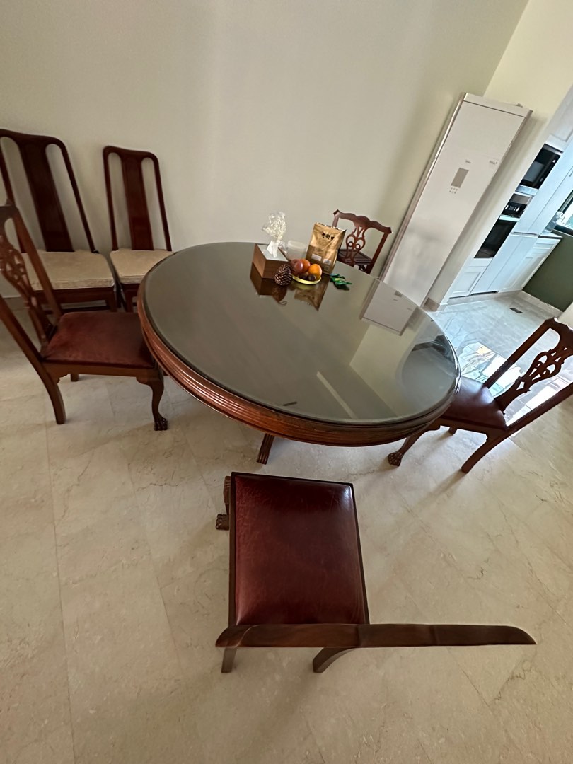 van treight dining table