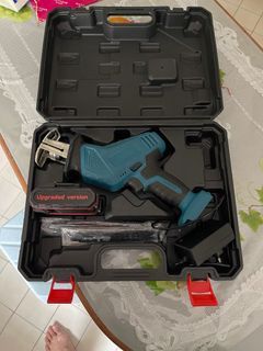 Cordless Reciprocating Saw Cutting Tool with 8 Blades