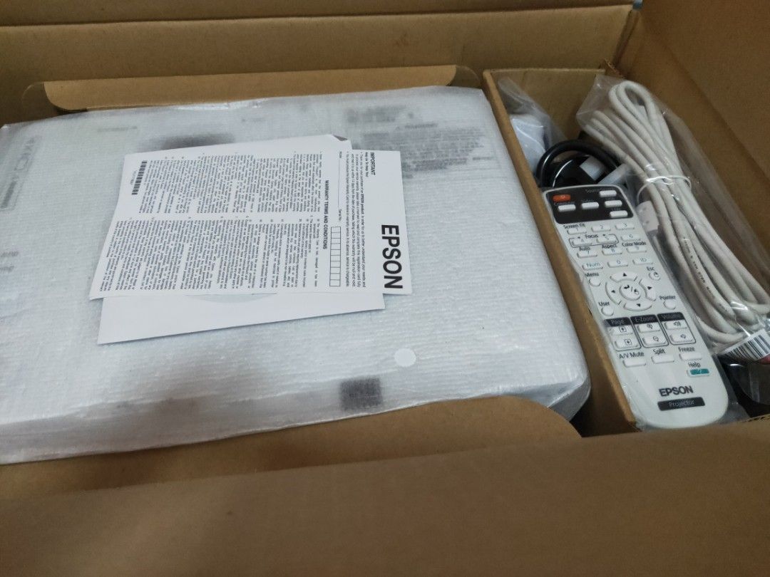 Epson Projector New!!!, TV & Home Appliances, TV & Entertainment