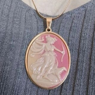 Excellent Victorian Lady Archer and Hunting Dog Stainless Gold Cameo Jewelry Necklace