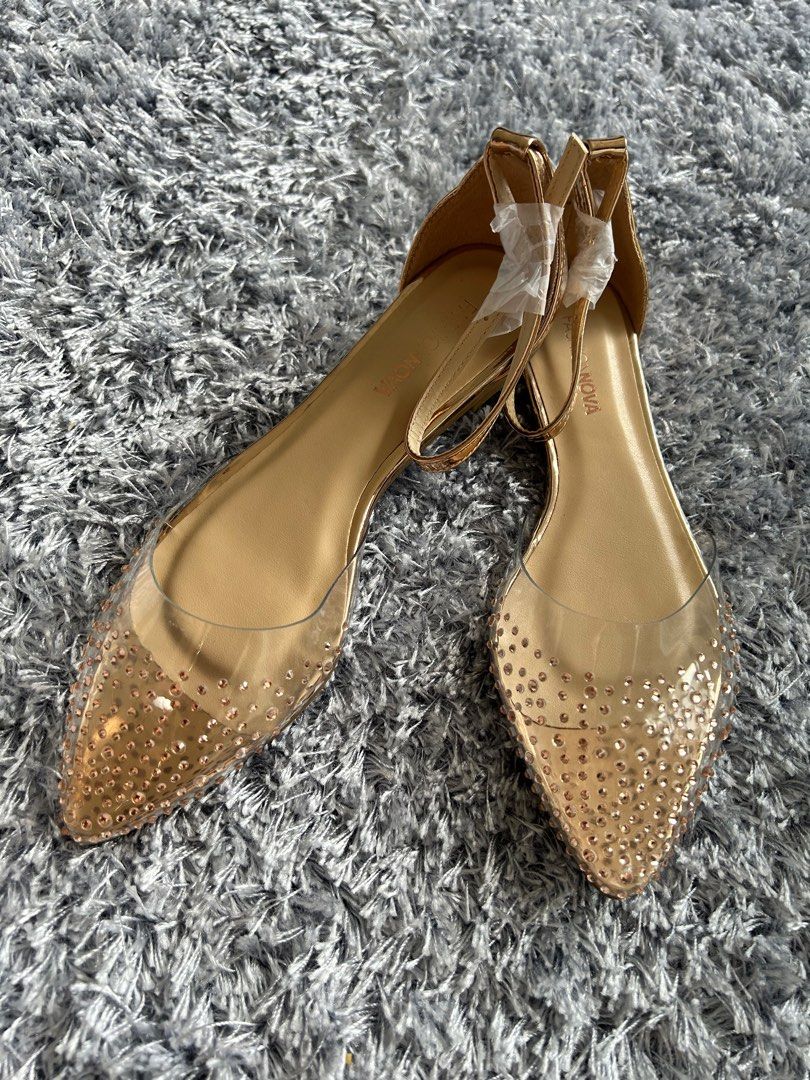 Fashion nova flat shoes hot sale