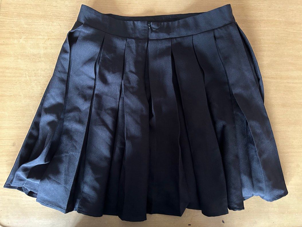 Black flowy mini skirt online forever 21