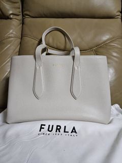 Furla - Lavinia Medium Leather Shoulder Bag Cognac