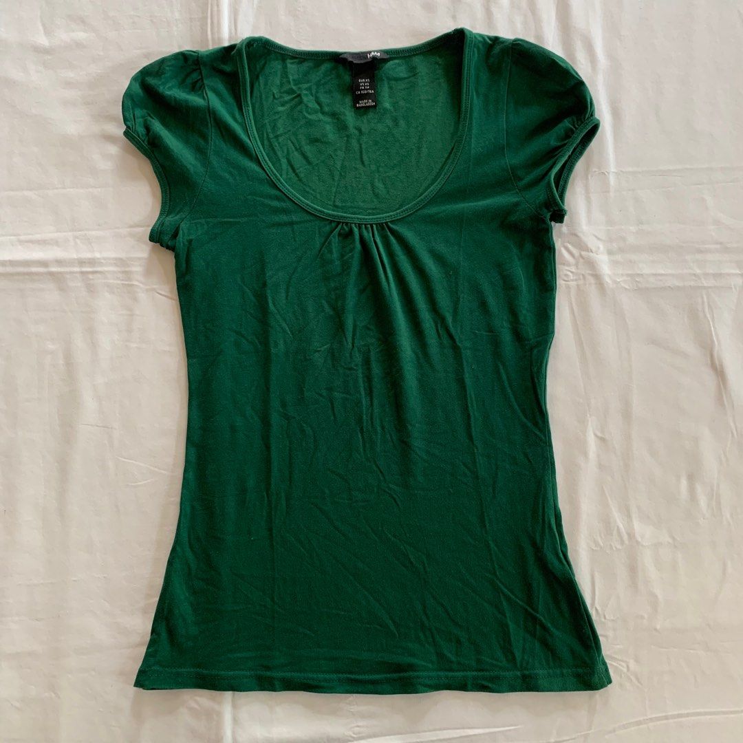 H&M Top/ H&M Milkmaid Top (Category: Blouses) located in Laoag. Submitted by helpmedeclutter001 (Listing ID 1256473057, Image 1). Description: can fit small to medium.