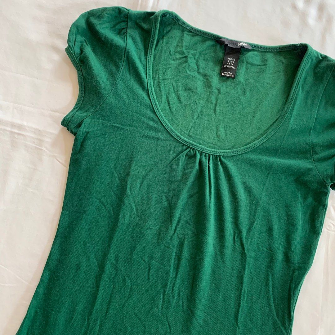 H&M Top/ H&M Milkmaid Top (Category: Blouses) located in Laoag. Submitted by helpmedeclutter001 (Listing ID 1256473057, Image 3). Description: can fit small to medium.