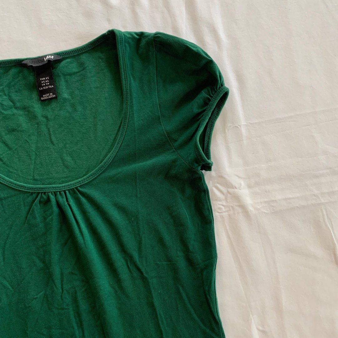 H&M Top/ H&M Milkmaid Top (Category: Blouses) located in Laoag. Submitted by helpmedeclutter001 (Listing ID 1256473057, Image 2). Description: can fit small to medium.