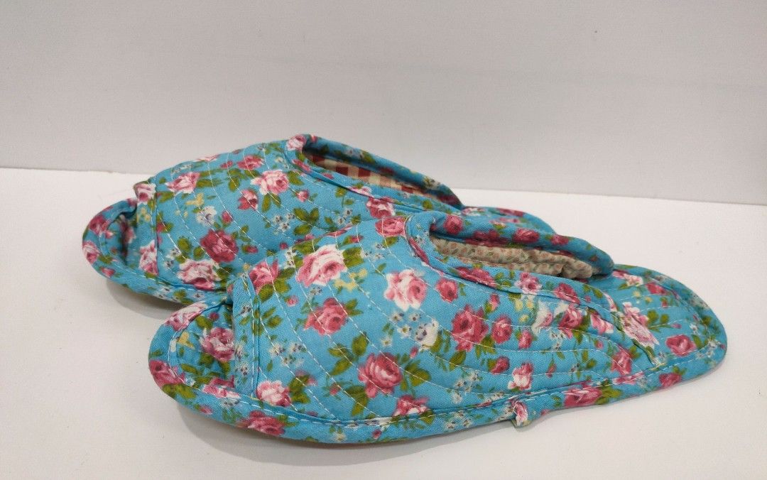 Korean quilted store slippers