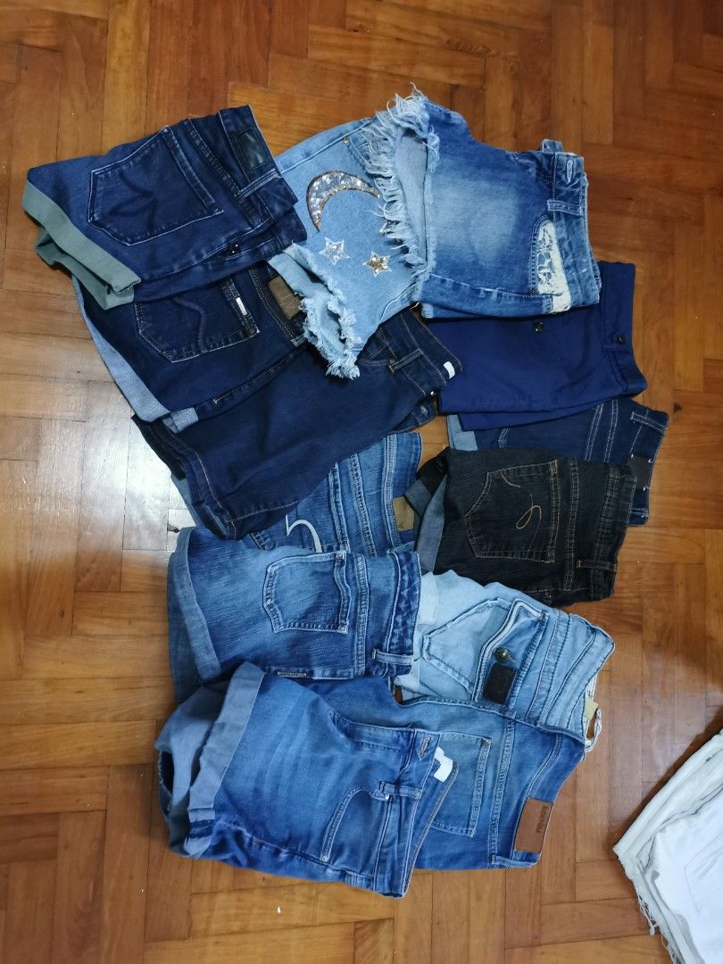 Jean shorts blue American eagle h and m old navy banana republic camaieu christy mini pink