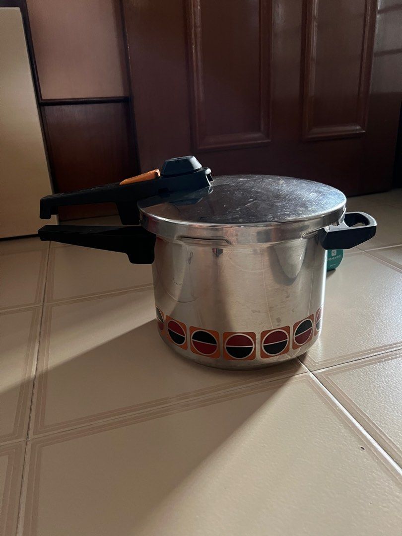 Kelomat pressure cooker, Furniture & Home Living, Kitchenware