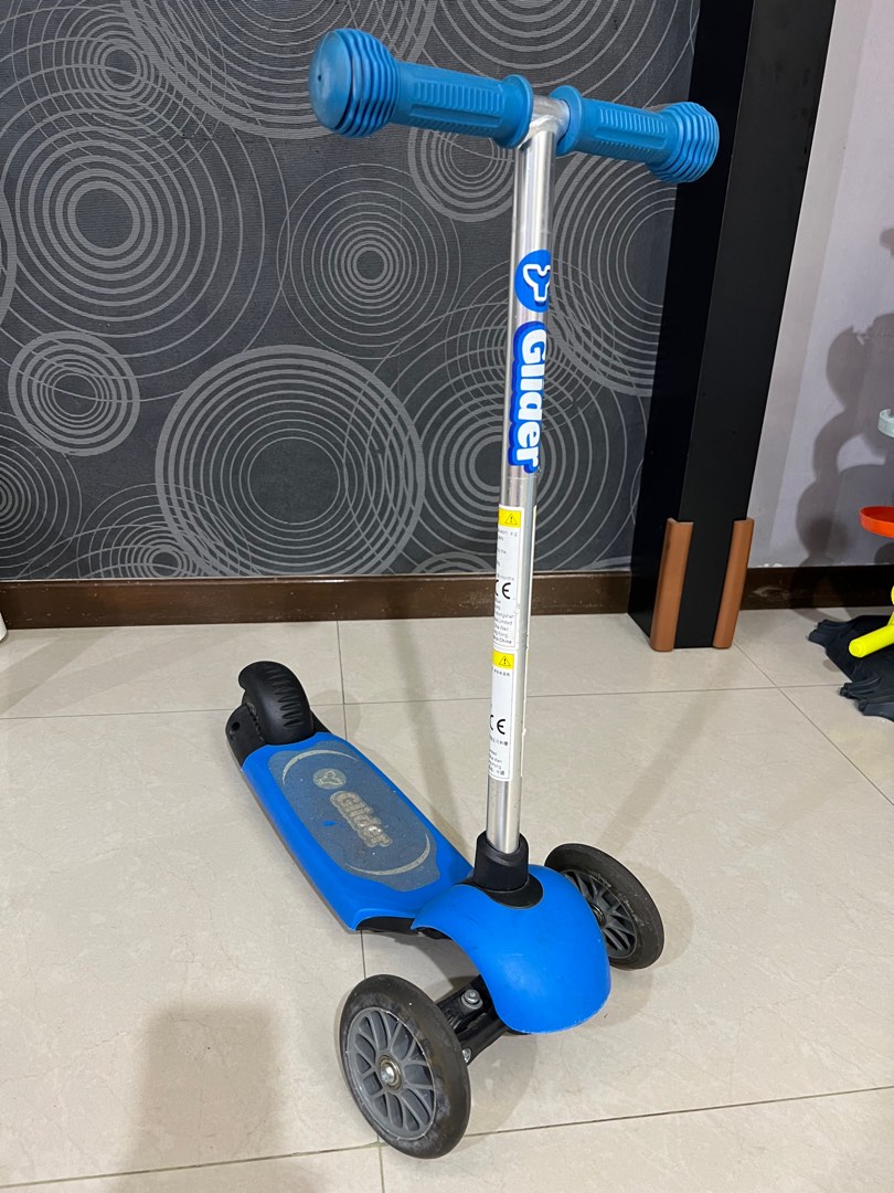 Kids Glider scooter. Suitable for age 3+ up to maximum weight 20kg
