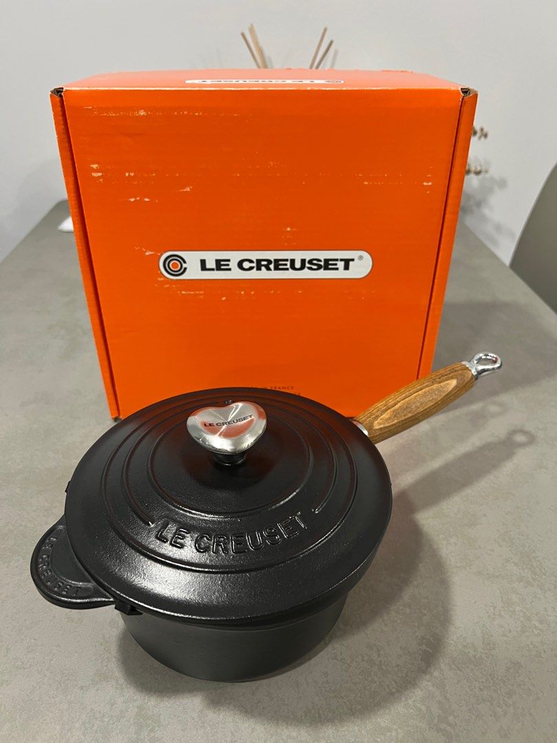 Le Creuset Casserole with wooden handle 18 Matt Black