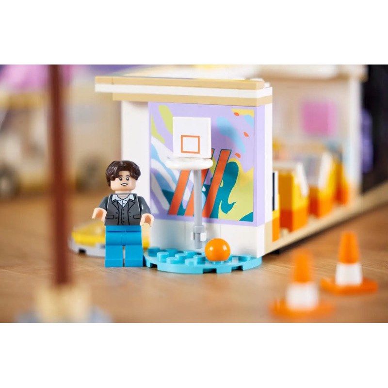 Lego Ideas 21339 BTS Dynamite [ON HAND] (Category: Lego & Building Sets) located in Quezon City. Submitted by lightningrush (Listing ID 1256488531, Image 3). Description: Capture the joyful energy of 21st-century pop icons RM, Jin, SUGA, j-hope, Jimin, V and Jung Kook with the LEGO Ideas BTS Dynamite (21339) music video set. Find your building groove to recreate colorful scenes from the video for their multi-platinum single Dynamite, with LEGO br